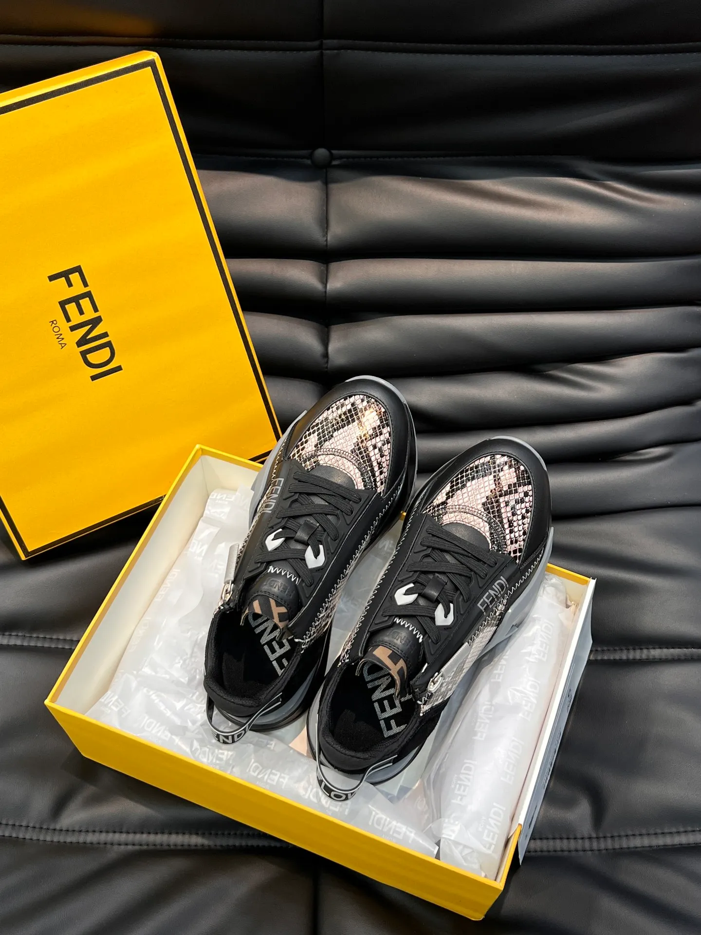 Men's shoes 💰p560 "Fend*" new men's casual sports shoes, equipped with elastic straps, side zippers, and corrugated soles engraved with F. Embossed Fendi Flow lettering on the heel. Made of technical fabric and a mix of blue and suede. Decorated with Lycra® details. FF graphic tongue. Ultra-light and wear-resistant EVA sole. Size: 38-44